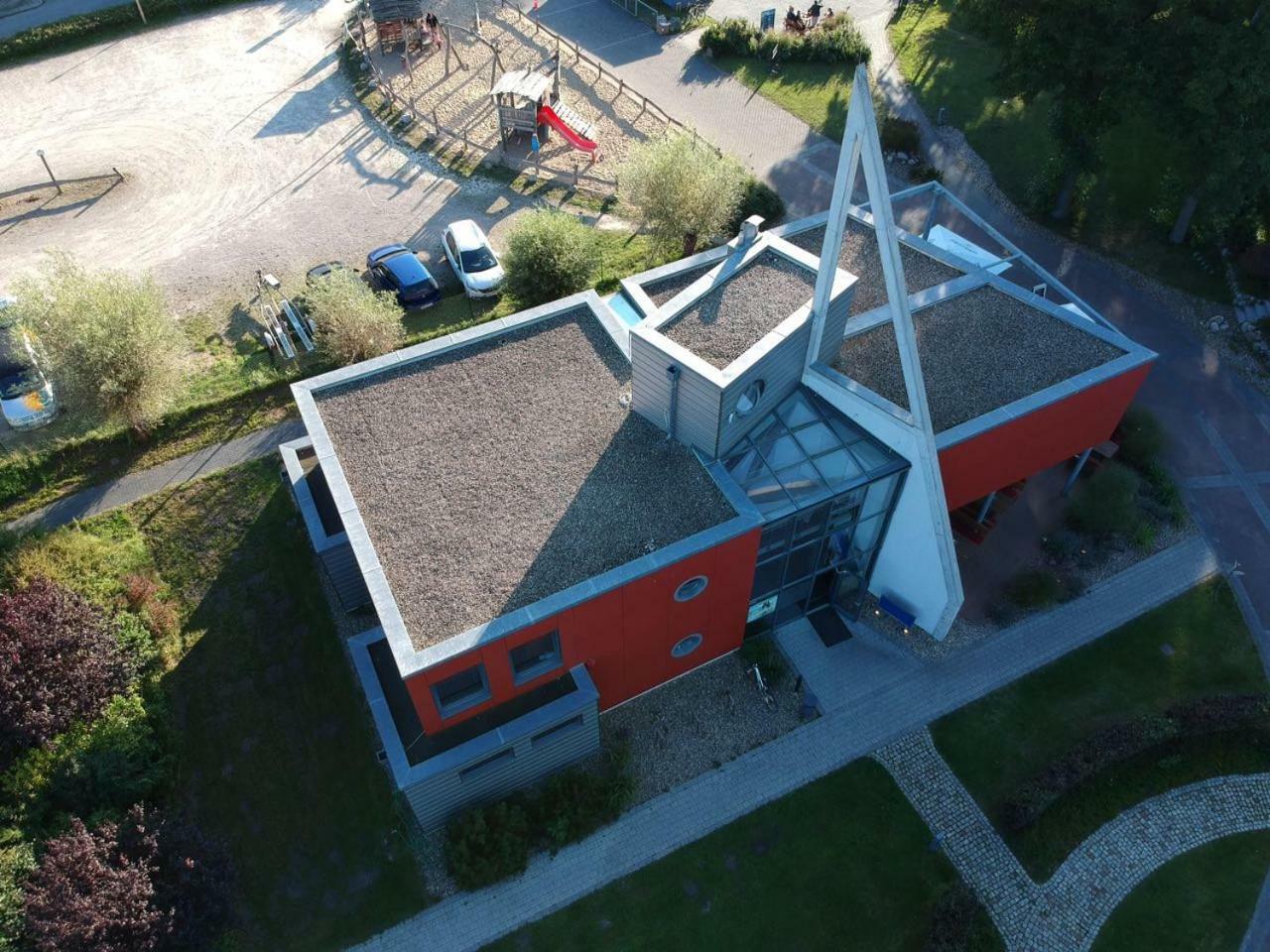 Marina Eldenburg - Ferienhauser Und Bootsverleih Am Tor Zur Muritz Waren  Luaran gambar